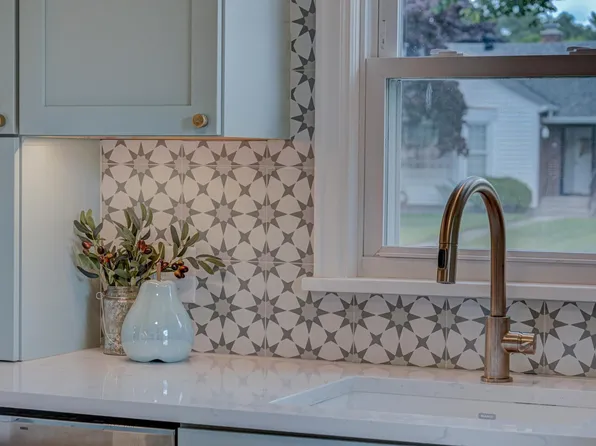 764 Cottage Ave W, Saint Paul, MN 55117