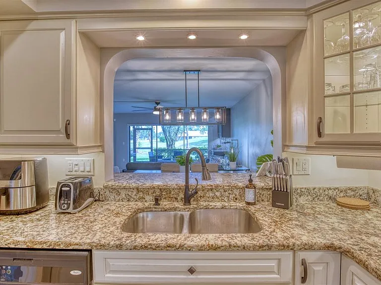 5640 Golf Pointe Dr #101 — Photo 10