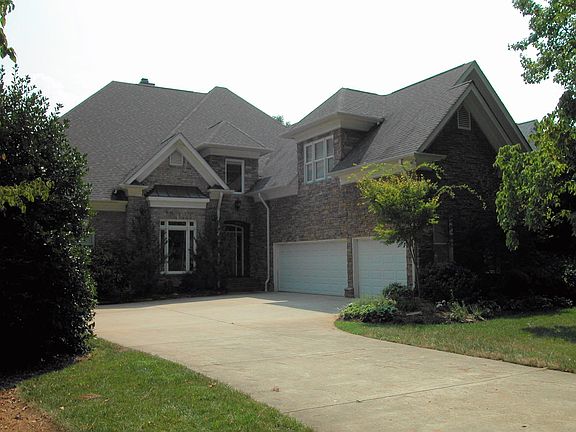 Beautiful Brick and Stone Exterior/3-Car Garage