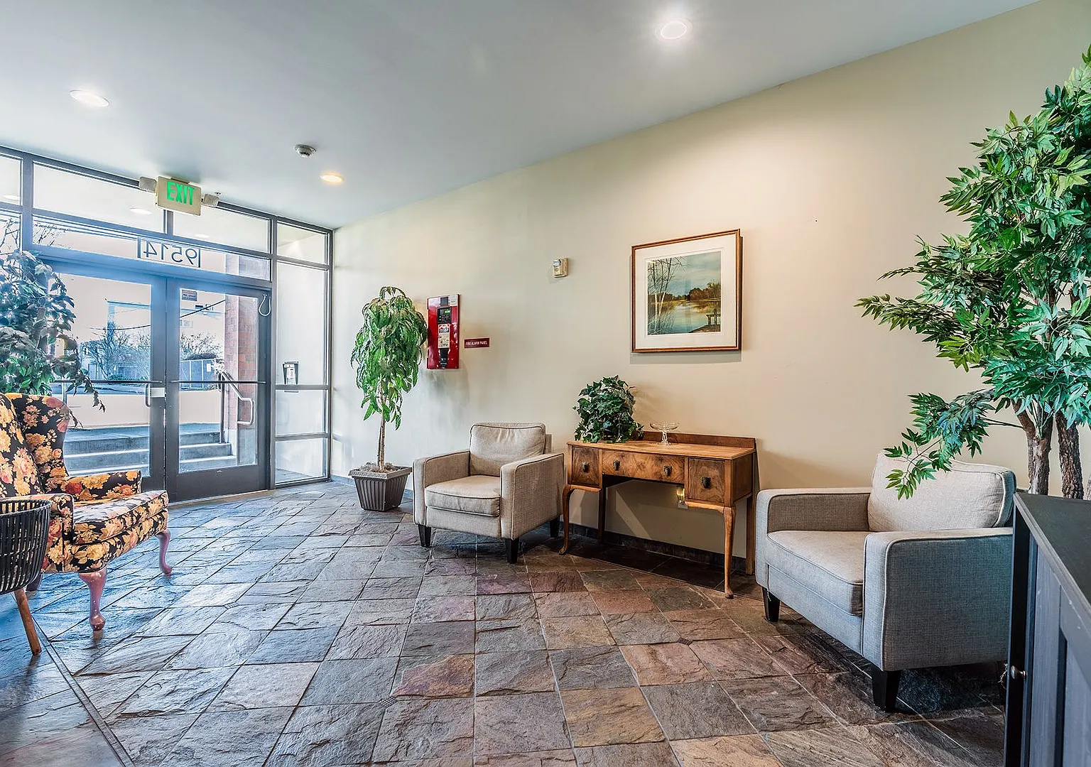 Oak View Apartments — Photo 4