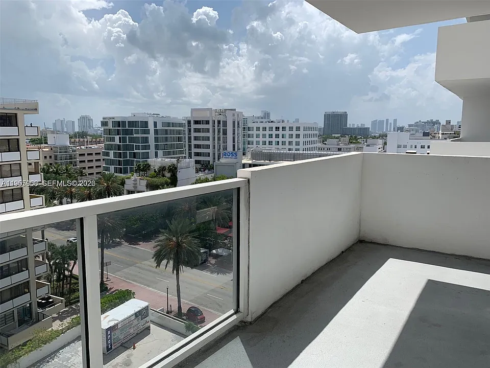 100 Lincoln Rd #903
