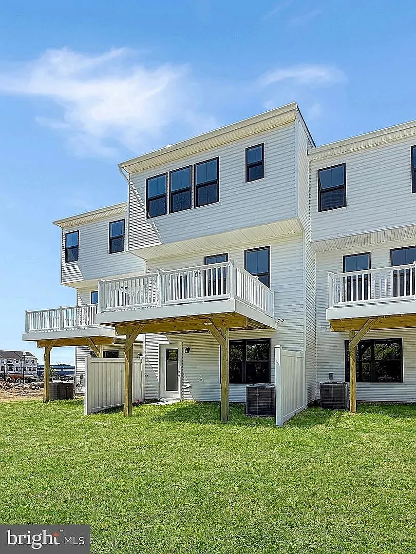 3 bed, 2176 sqft, $3,980 — Photo 3