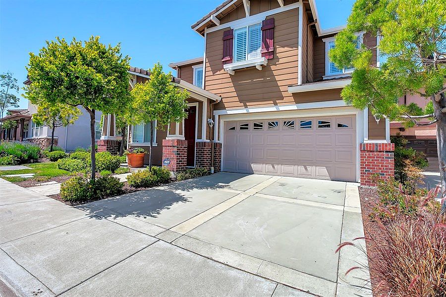 2nd image of 521 Dutch Elm Dr