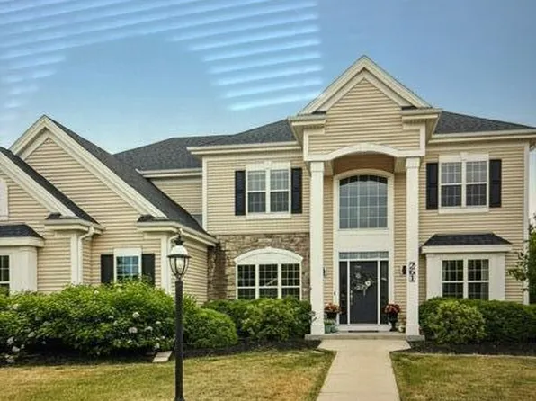 261 Ridgeway PATH, Oconomowoc, WI 53066