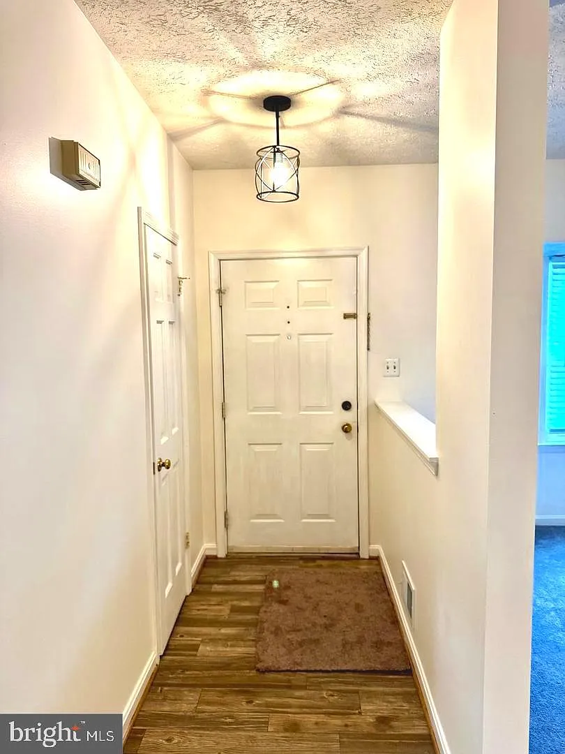 4 bed, 3.5 bath, 1992 sqft, $2,750 — Photo 2