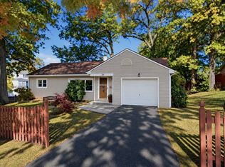 26 Fern St, Springfield, MA 01108