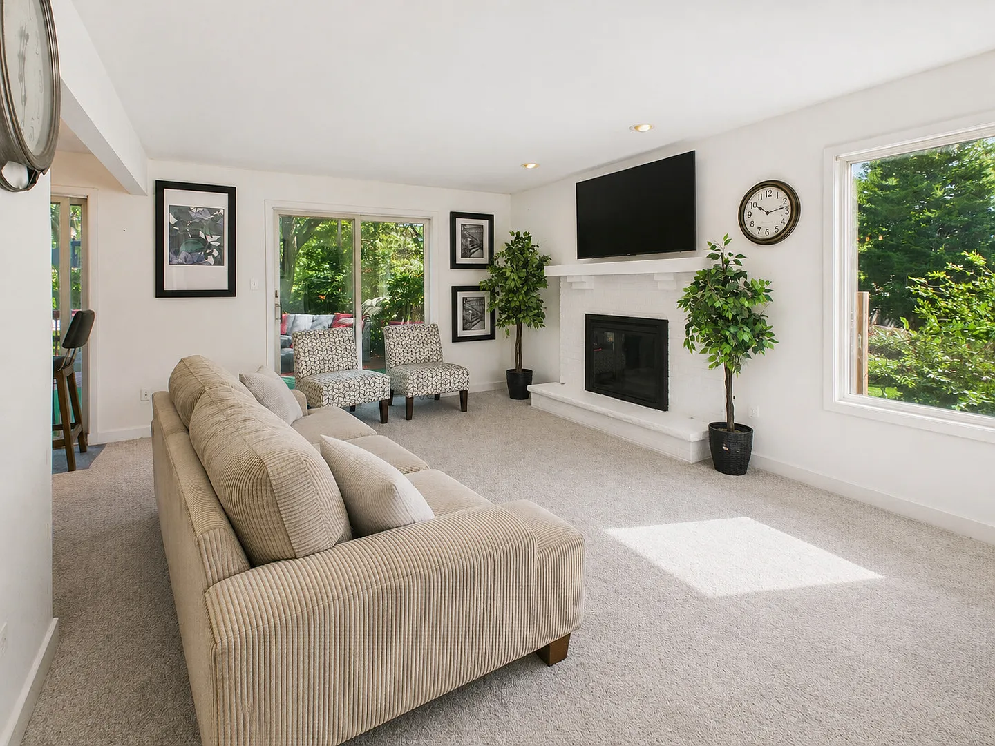4 bed, 3.5 bath, 2700 sqft, $3,900 — Photo 4