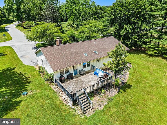 5th image of 102 Montgomery Dr