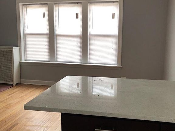 3rd image of 2514 W Berwyn Ave APT 1R