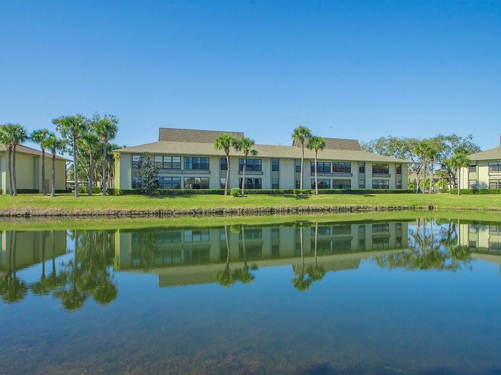 33 Plantation Dr APT 103
