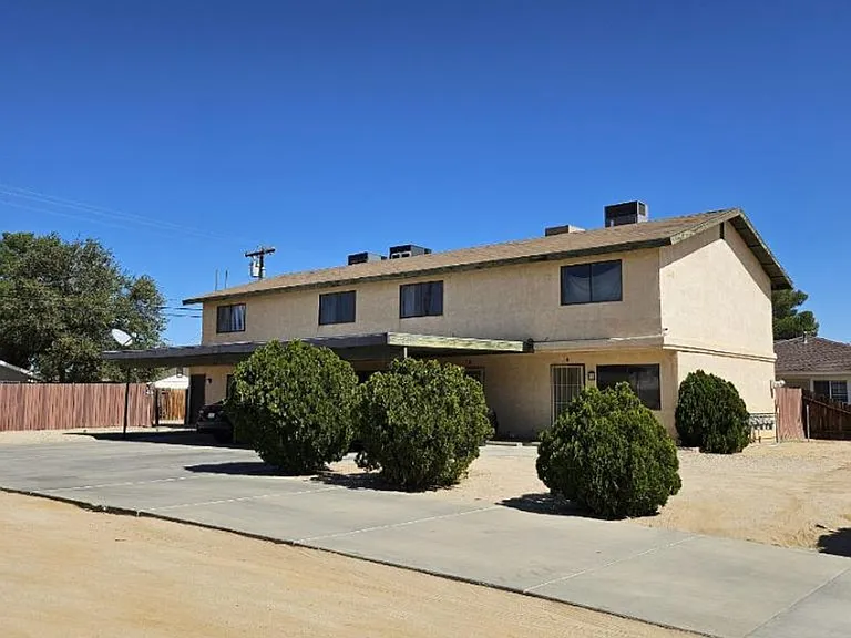 CCB7617 — Photo 1