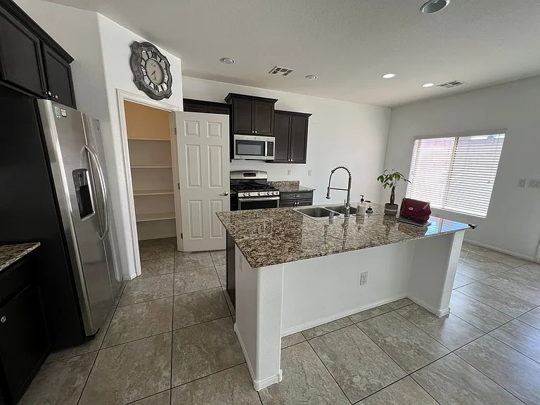 5693 Point Loma Ct — Photo 5