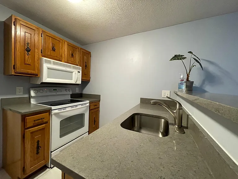 6 Squire Ct #2 — Photo 7