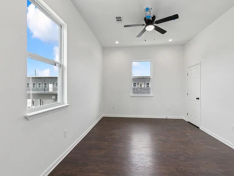 1504-06 Touro St — Photo 11