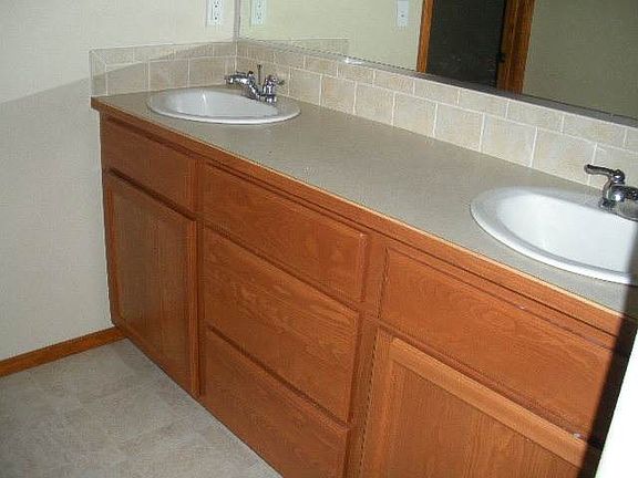 5th image of 524 E Evergreen Dr