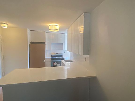 4th image of 20516 42nd Ave APT 1