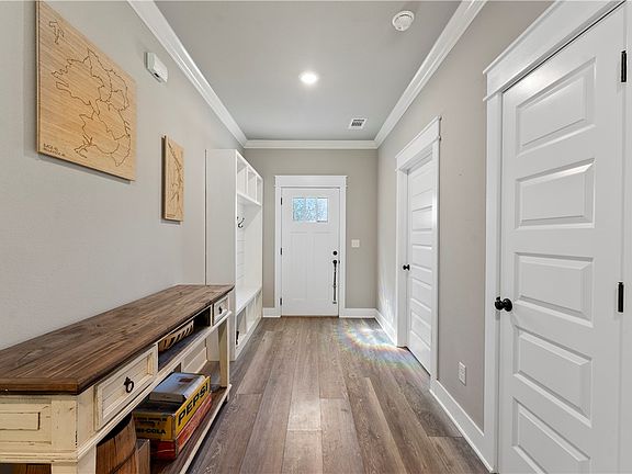 3rd image of 5 Metfield Dr