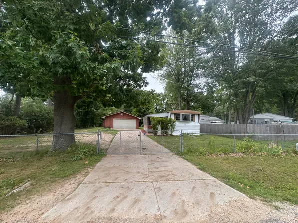 204 Standard St, Houghton Lake, MI 48629
