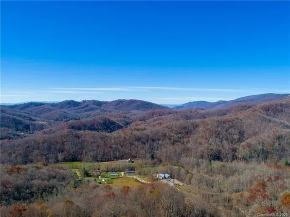 92 Nesbitt Chapel Rd, Fairview, NC 28730