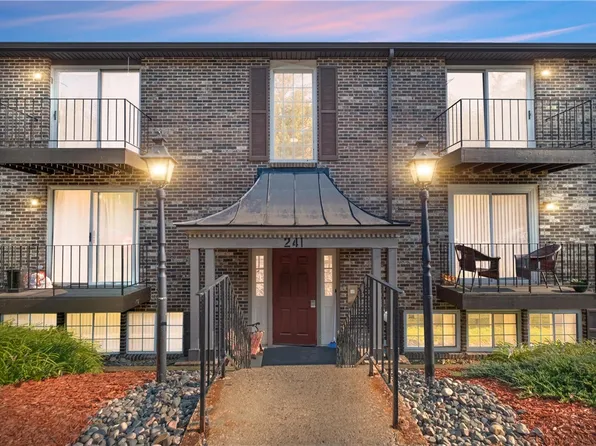 241 Coxcomb Hill Rd APT 21, New Kensington, PA 15068