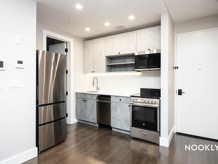 199 Stockholm St #2B — Photo 3