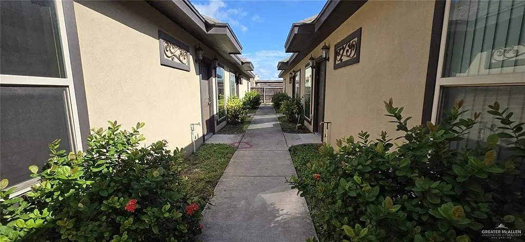 201 Teak Dr — Photo 3