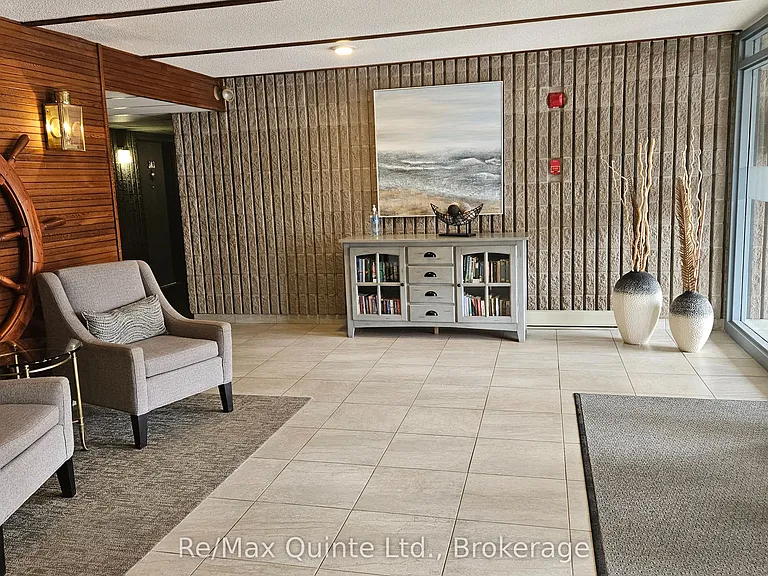 610 William St S #404 — Photo 13
