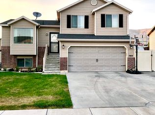 560 Ridge Place Dr, Ogden, UT 84404