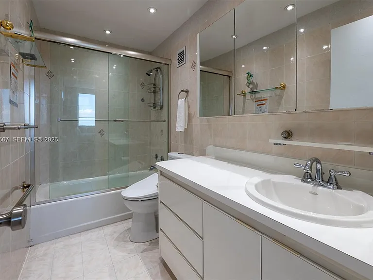 5005 Collins Ave #1506 — Photo 11