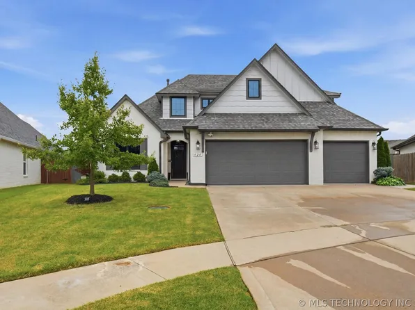 424 E 126th St S, Jenks, OK 74037