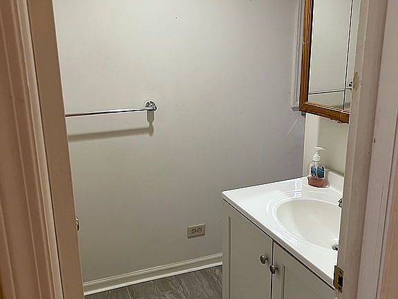 4th image of 28W559 Rogers Ave Unit 2