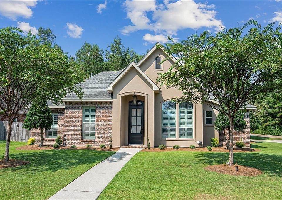 1st image of 202 Autumn Woods Dr