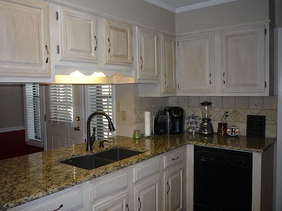Updated Kitchen w/granite