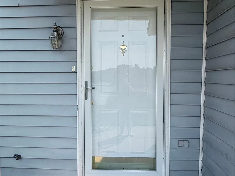 1442 River Dr — Photo 2