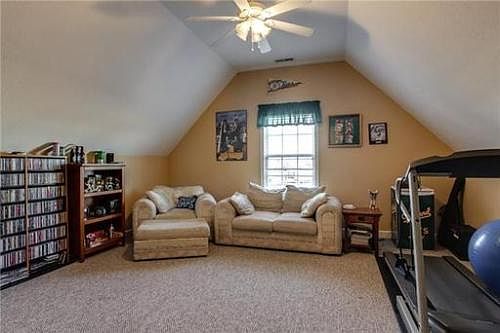 4th image of 209 Merrywood Ct