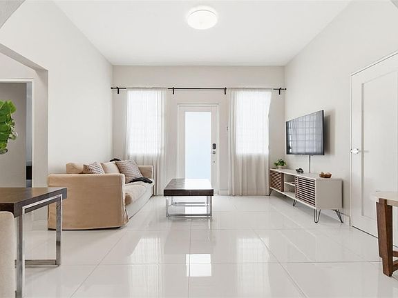 3rd image of 56 Calle F Rdg #5