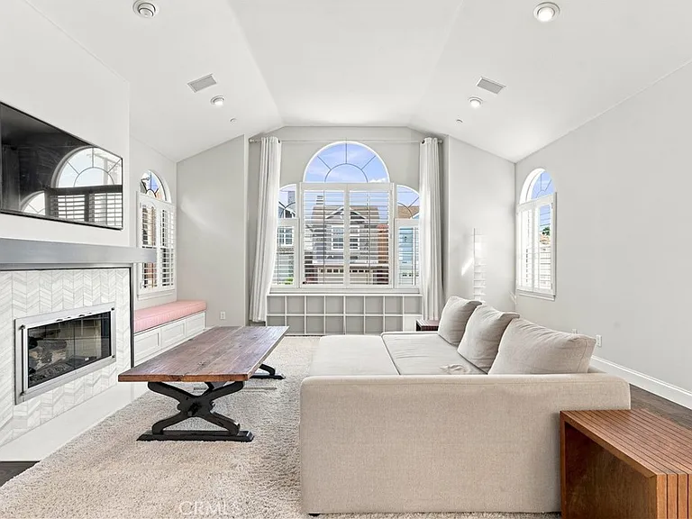 1740 Havemeyer Ln — Photo 8
