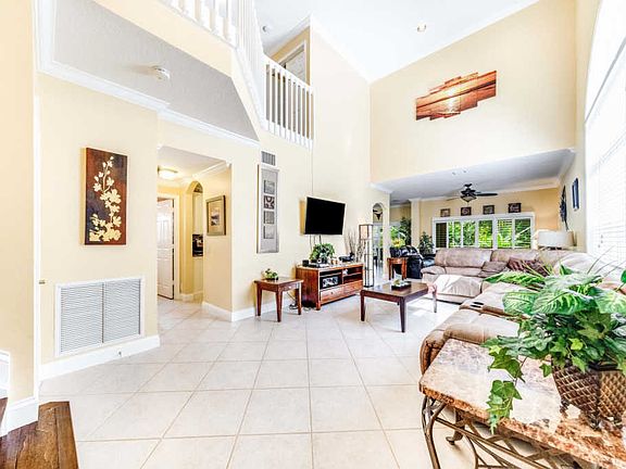 2nd image of 7694 Colony Palm Dr