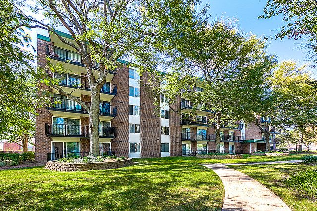 1st image of 5S040 Pebblewood Ln APT W301