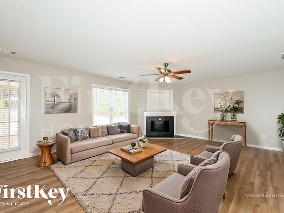 3rd image of 158 Shadowbrooke Cir