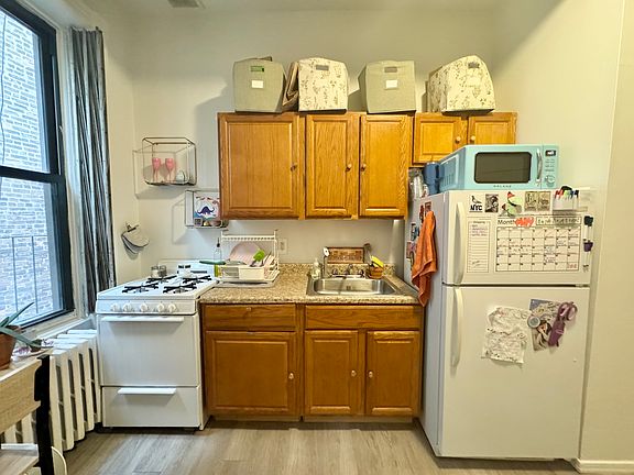 5th image of 1490 1st Ave #4L