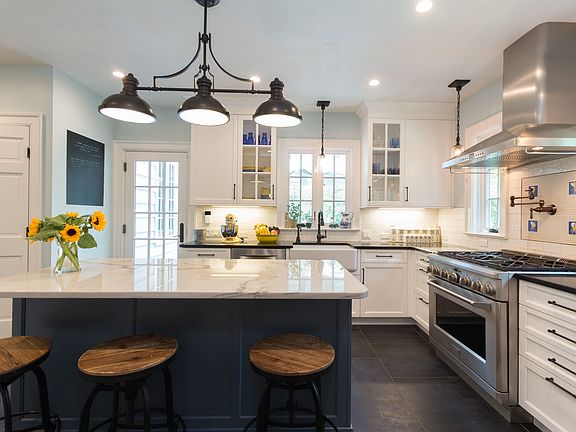 04_558KingSt_5_Kitchen_HiRes.jpg