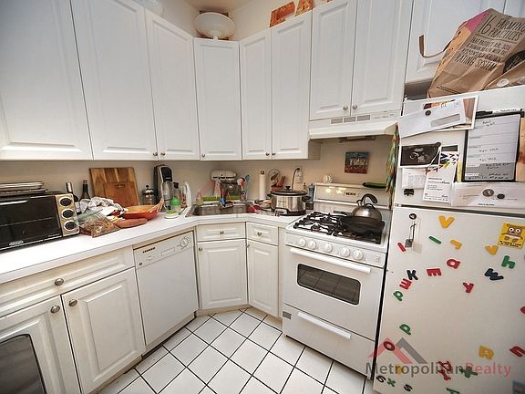 4th image of 411 6th Ave #2R