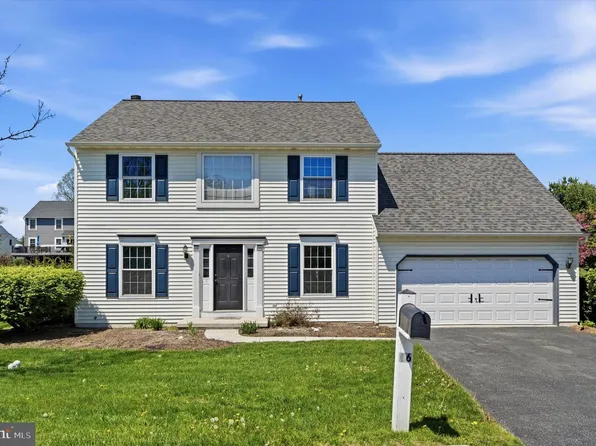 16 Horseshoe Dr, Morgantown, PA 19543
