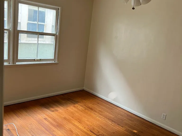 225 W 5th St #9 — Photo 7
