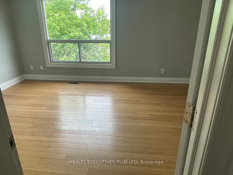 97 Ashford Ct — Photo 7