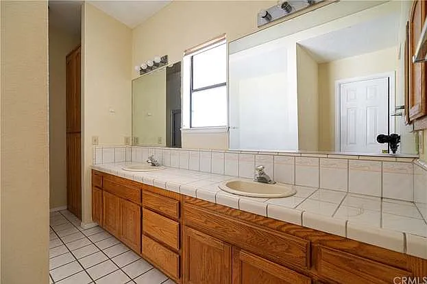 10912 Moreno Ave — Photo 30
