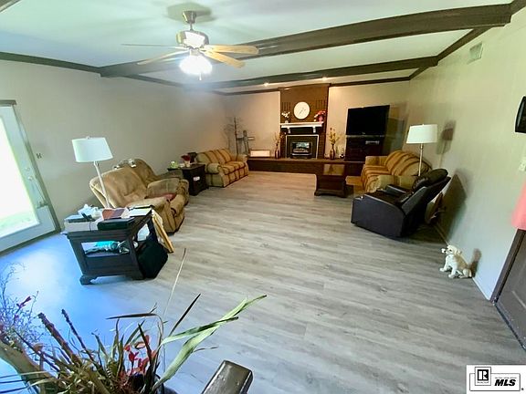 4th image of 210 Grady Ln