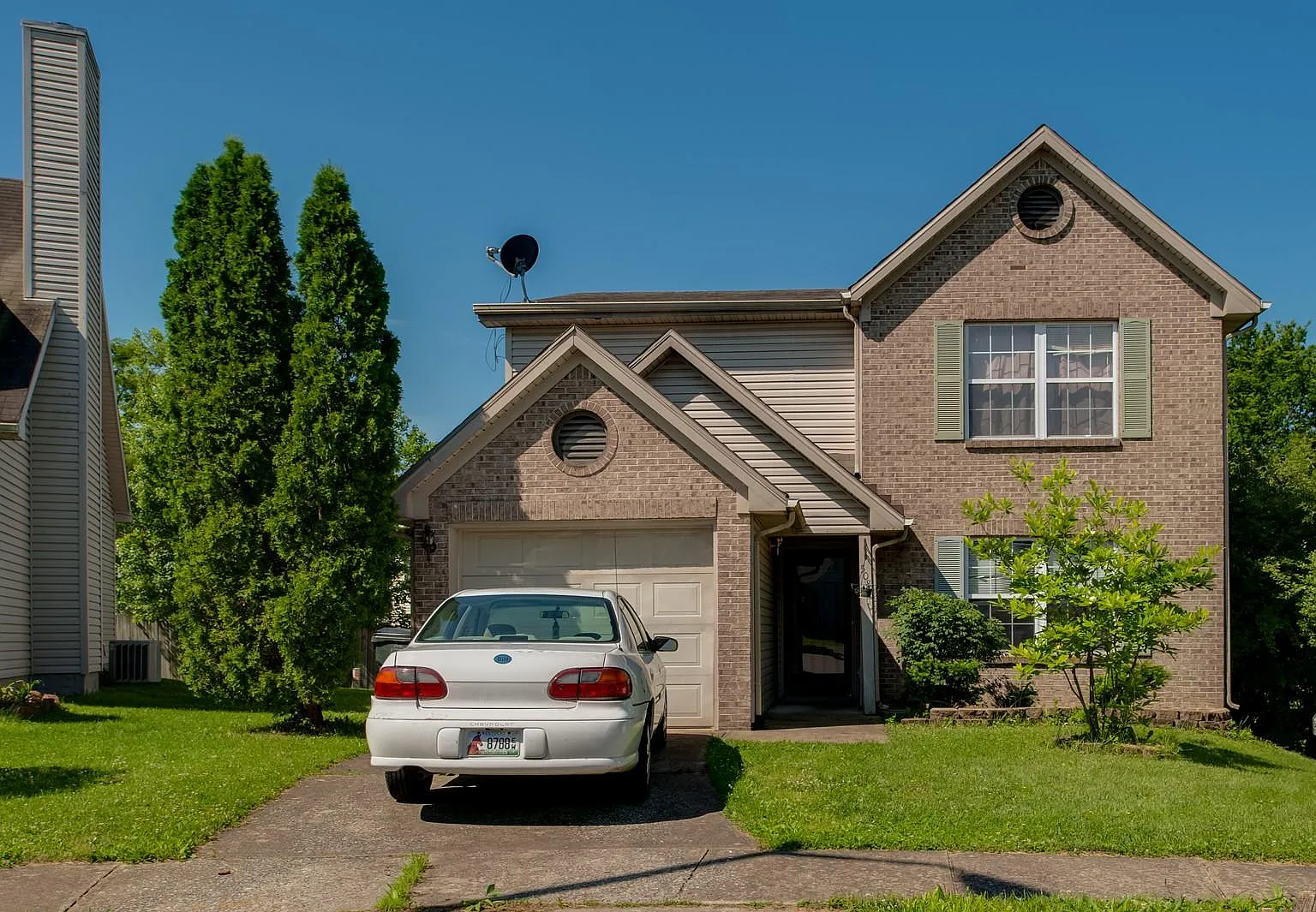 4 bed, 2.5 bath, 1699 sqft, $2,400 — Photo 3