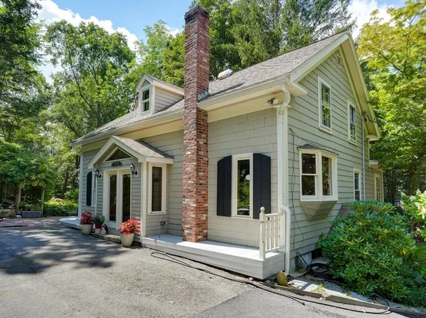 6 Hanover St, Norfolk, MA 02056